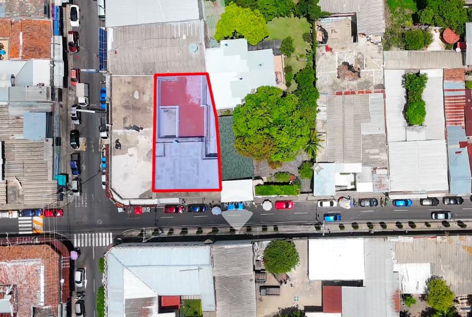 CASA EN VENTA CON LOCALES COMERCIALES