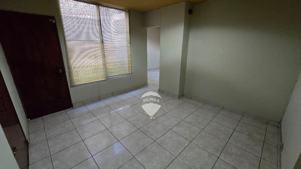 Propiedad para oficina o bodega en Col. Miramonte en alquiler