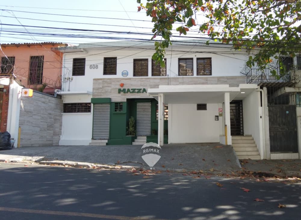 OFICINAS EN ALQUILER SEGUNDO NIVEL - COLONIA ESCALÓN