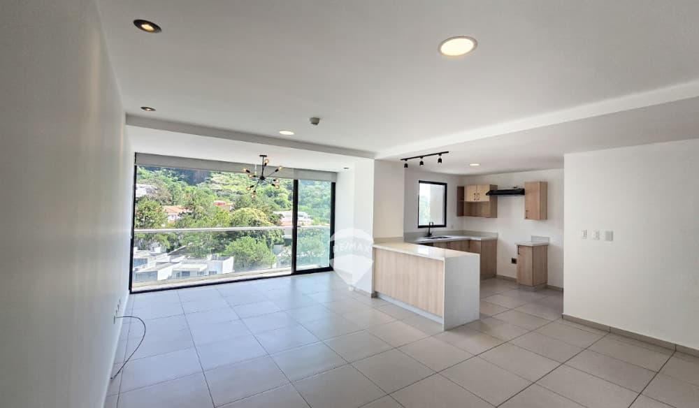 Apartamento con Vista al Volcán en Torre Alta 510, Colonia Escalón