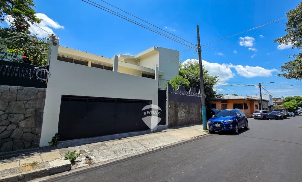 GRAN CASA EN VENTA EN LA RABIDA, CERCA DE LA 29 AVE. NORTE