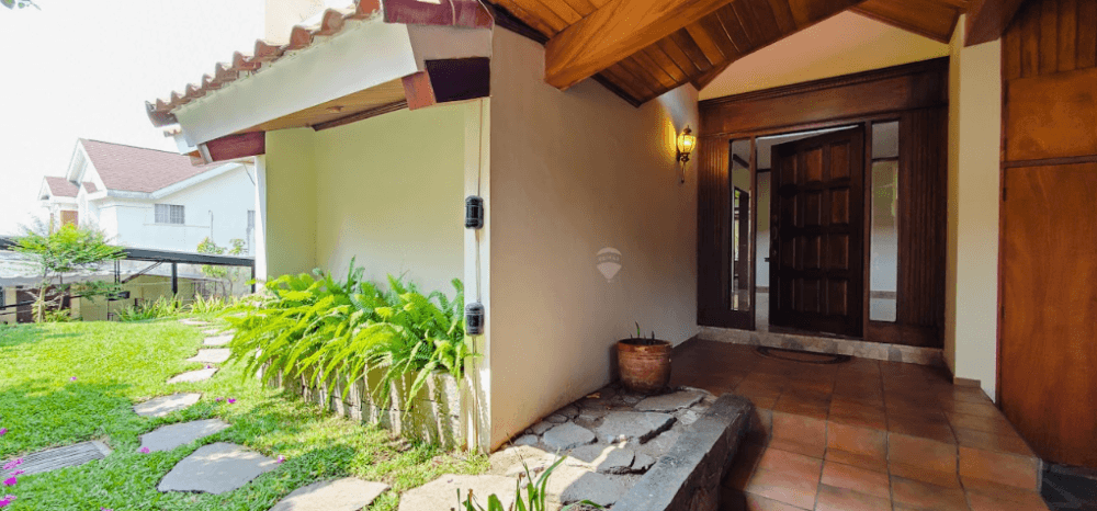 CASA EN ALQUILER EN "CUMBRES DE LA ESCALON"