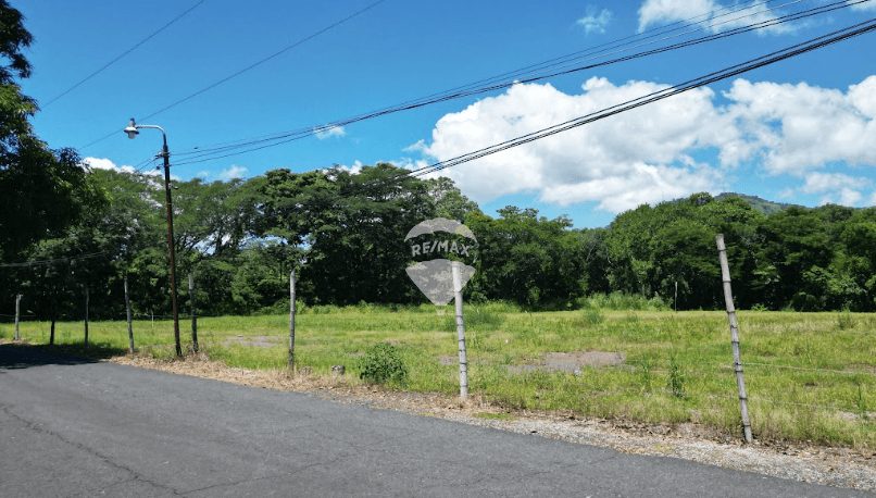 Terreno en la salida de Santa Ana hacia Metapan