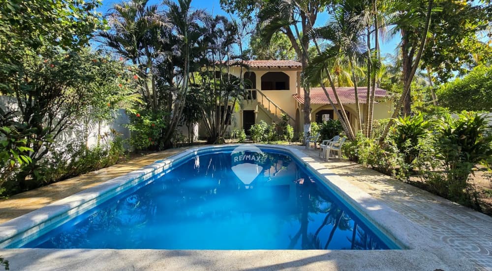 HERMOSA CASA DE PLAYA AMUEBLADA EN AMATECAMPO 2A FILA EN VENTA
