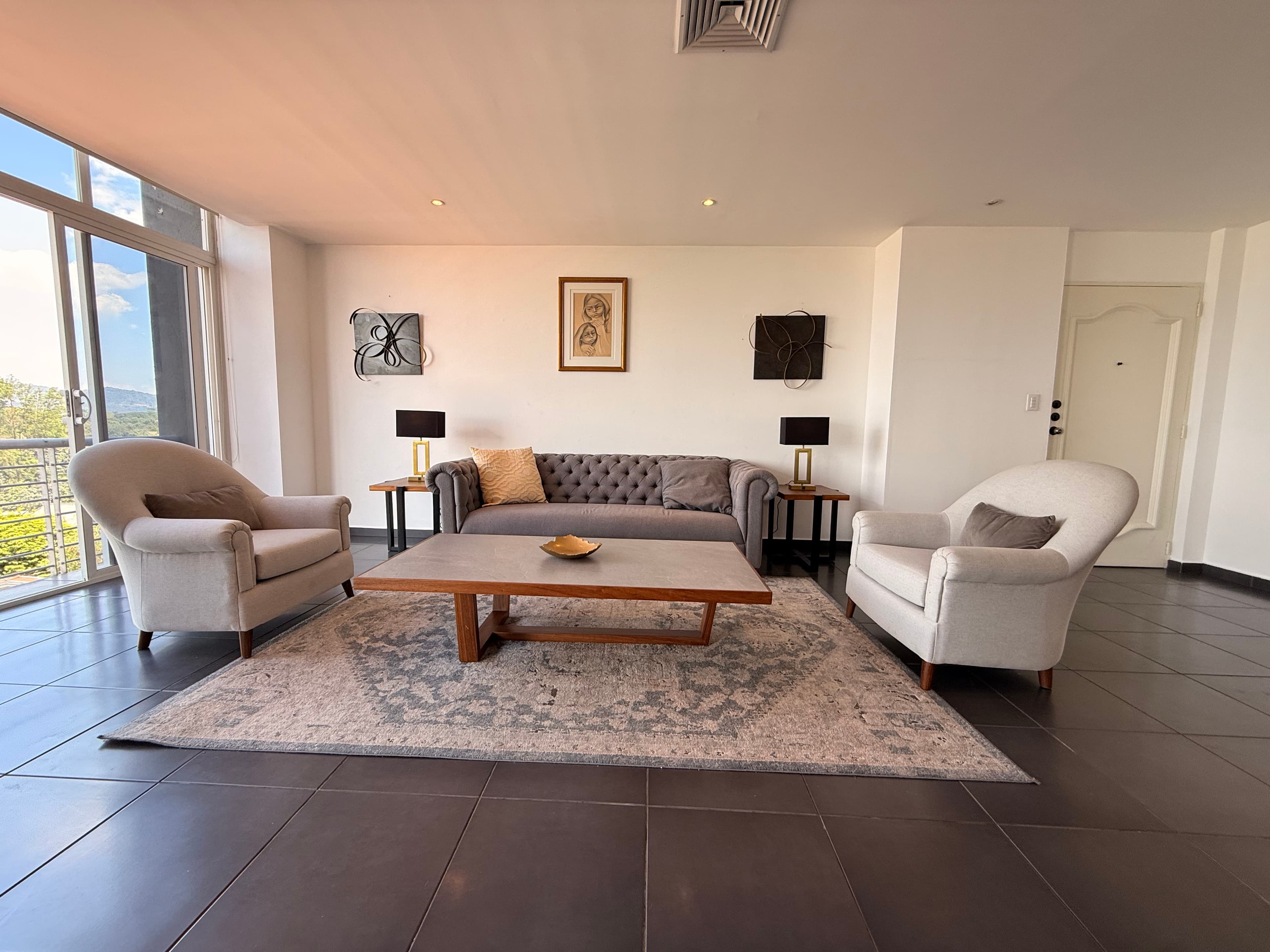 APARTAMENTO DE 300 M2 AMUEBLADO EN ALQUILER EN CONDOMINIO QUEZALTEPEC