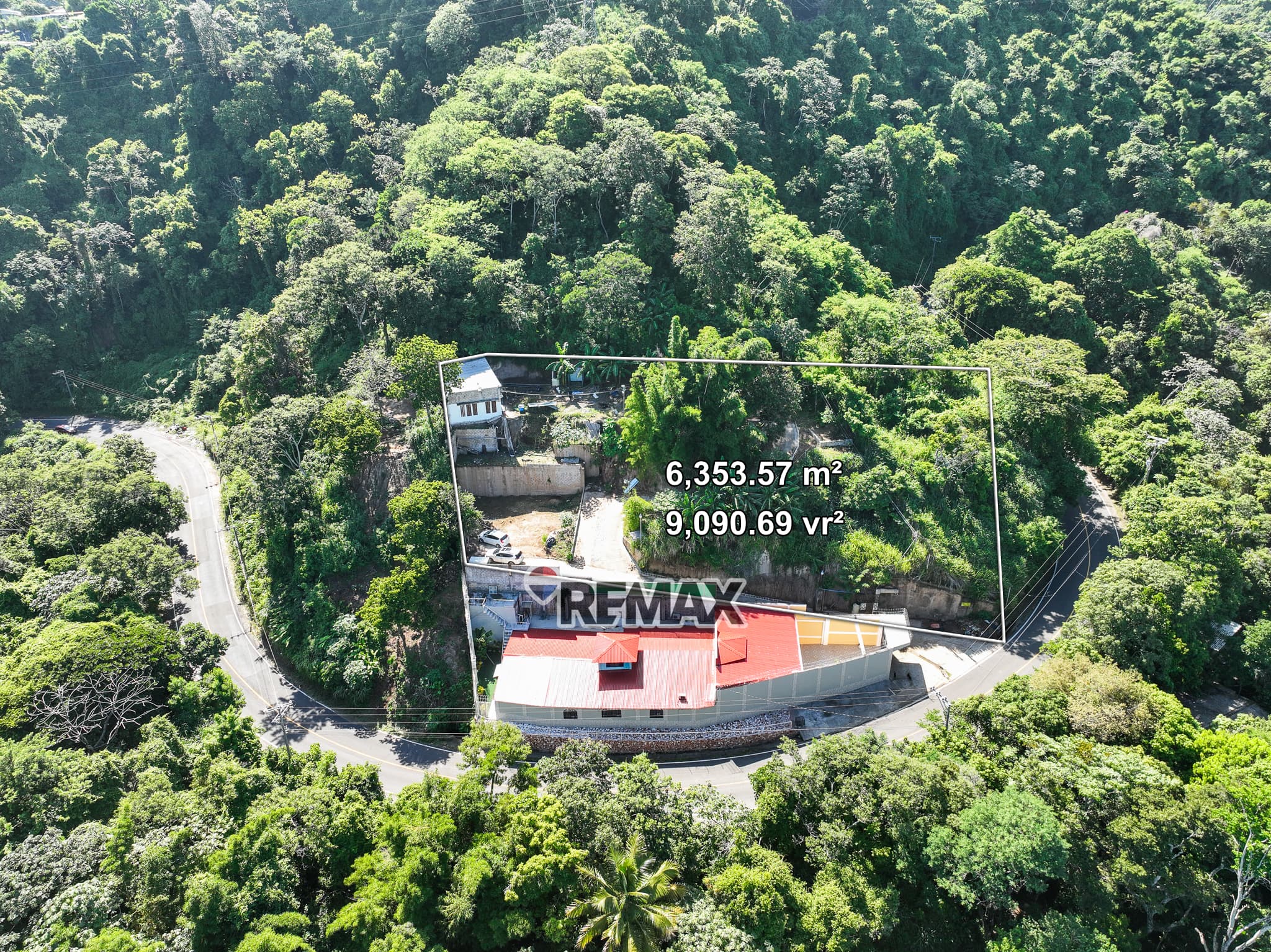 Terreno Comercial con Bodega – A 30 Min del Aeropuerto Internacional