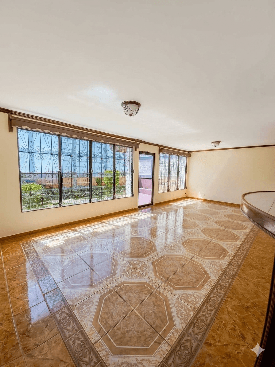 Casa amplia para oficinas o vivienda en San Miguel - zona estrategica