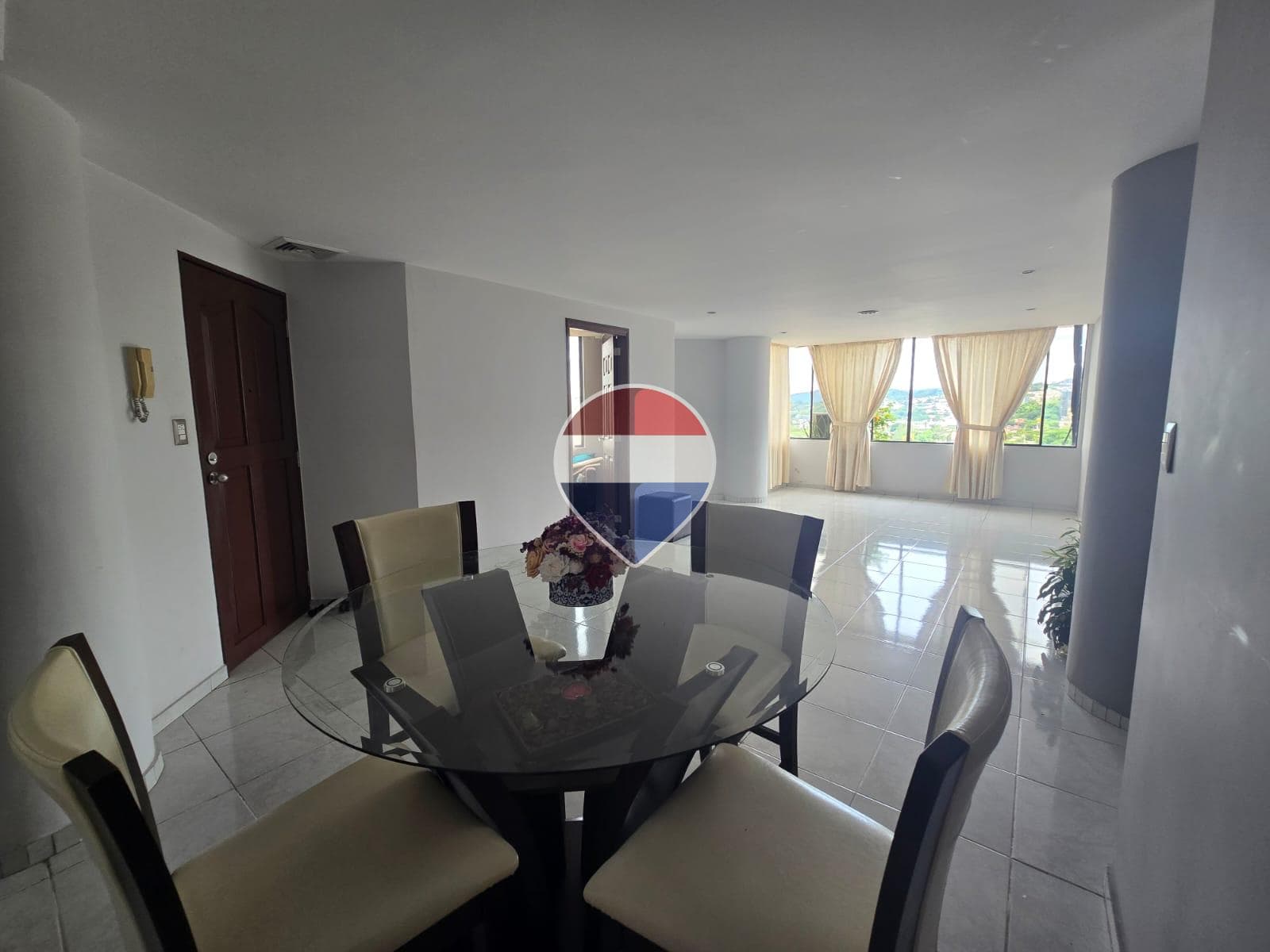 Apartamento con Línea Blanca en Torre San Benito